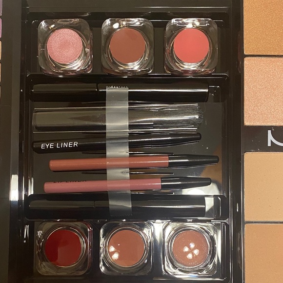 NYX Ultimate Eyeshadow Palette with Vibrant Shades